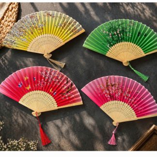 Quạt lụa cầm tay